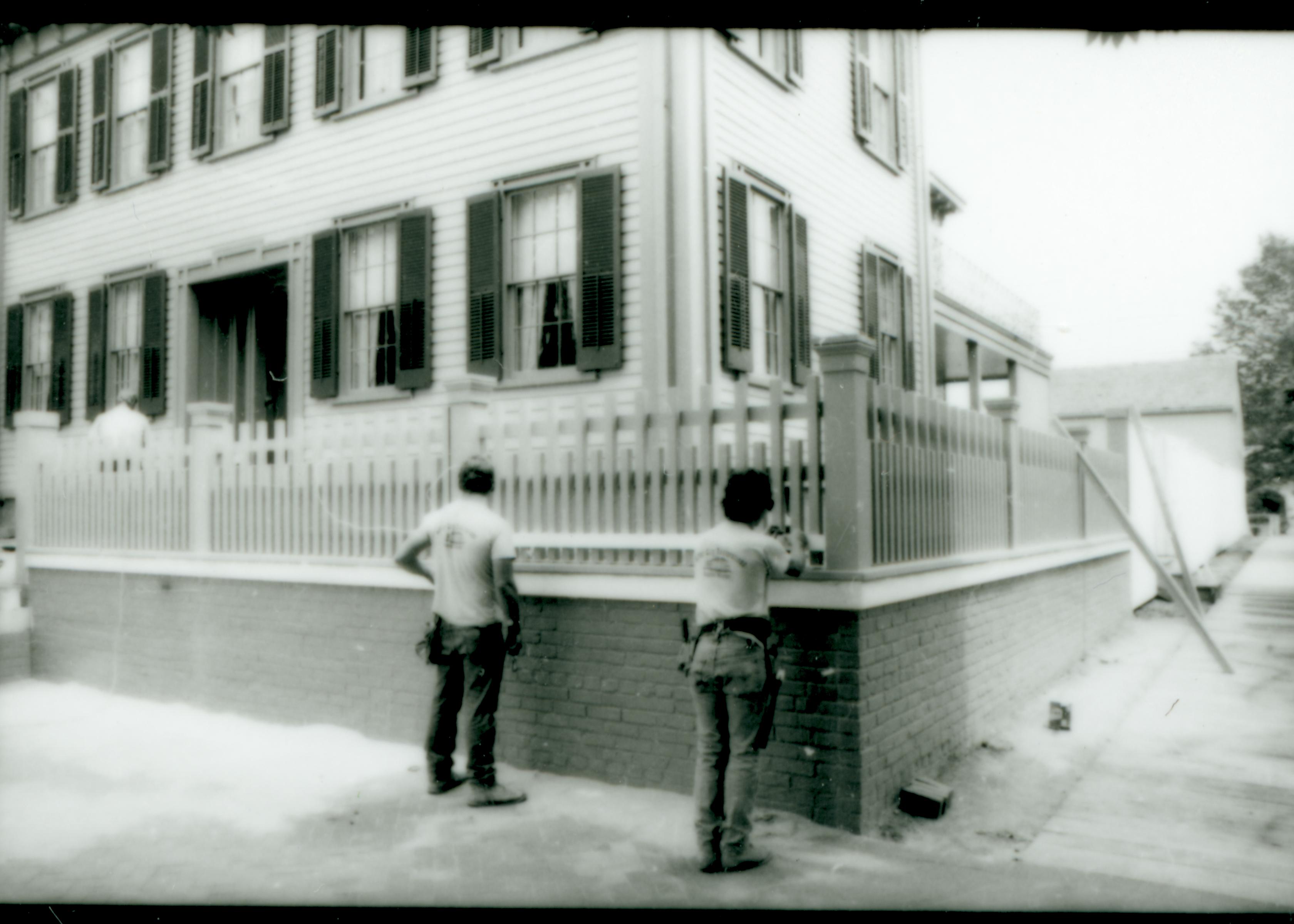 NA Lincoln, Home, restoration, fence, front