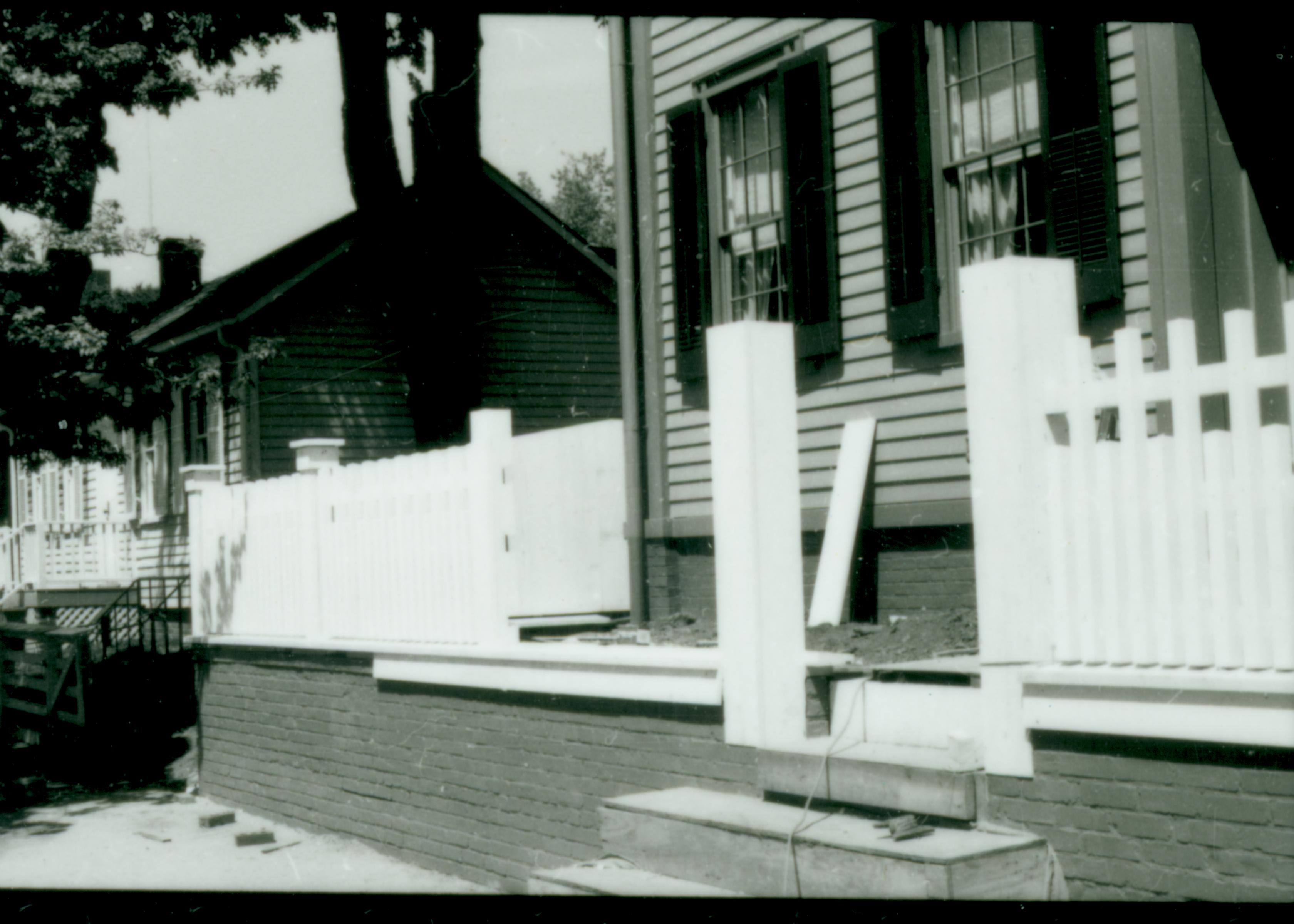 NA Lincoln, Home, restoration, fence, front