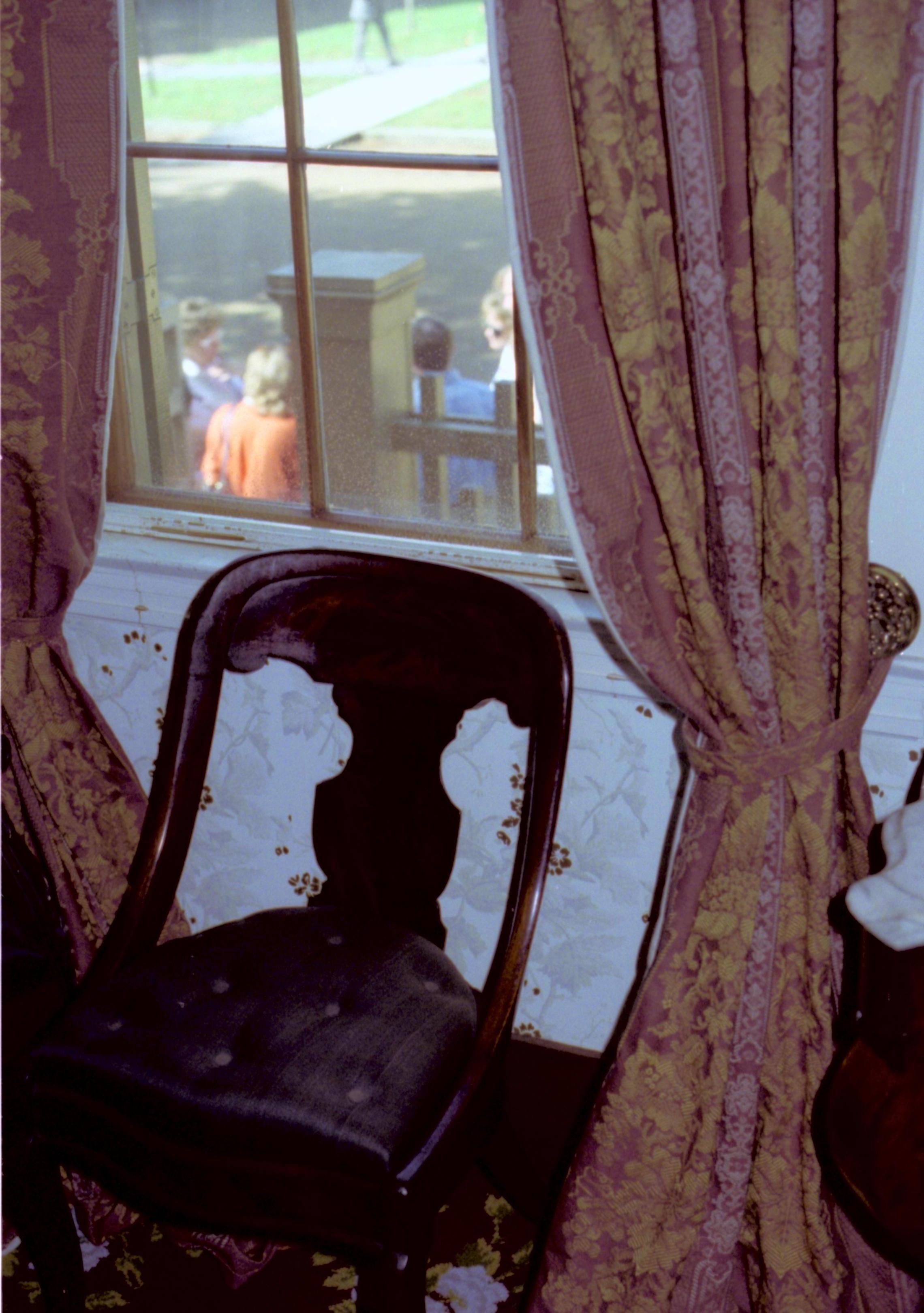 NA neg. sleeve (367660 108B) Lincoln, Home, Restoration, window, chair, curtain, treatment