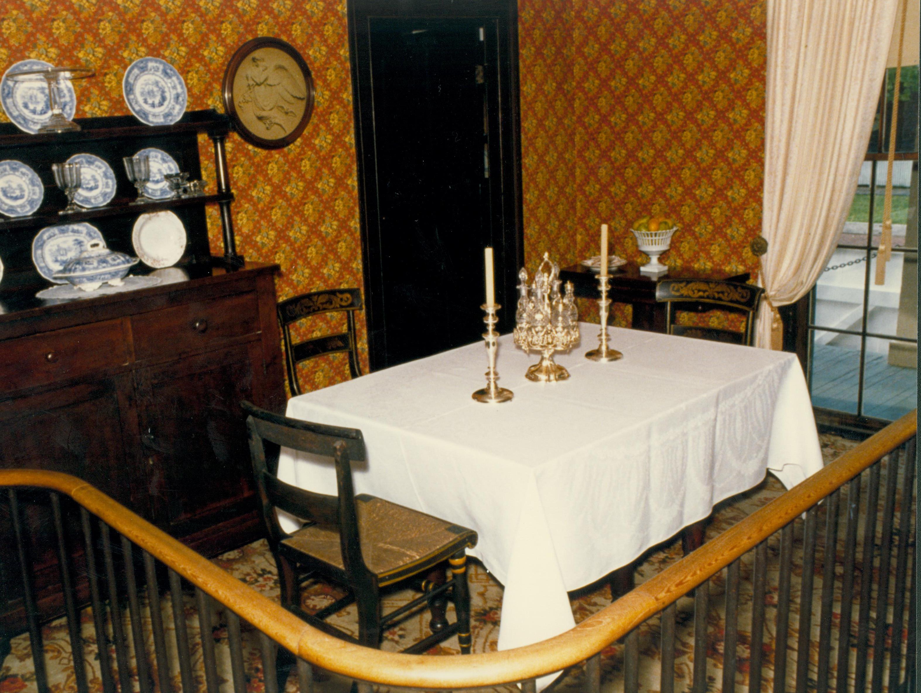 NA Lincoln, Home, dining, room, artifacts