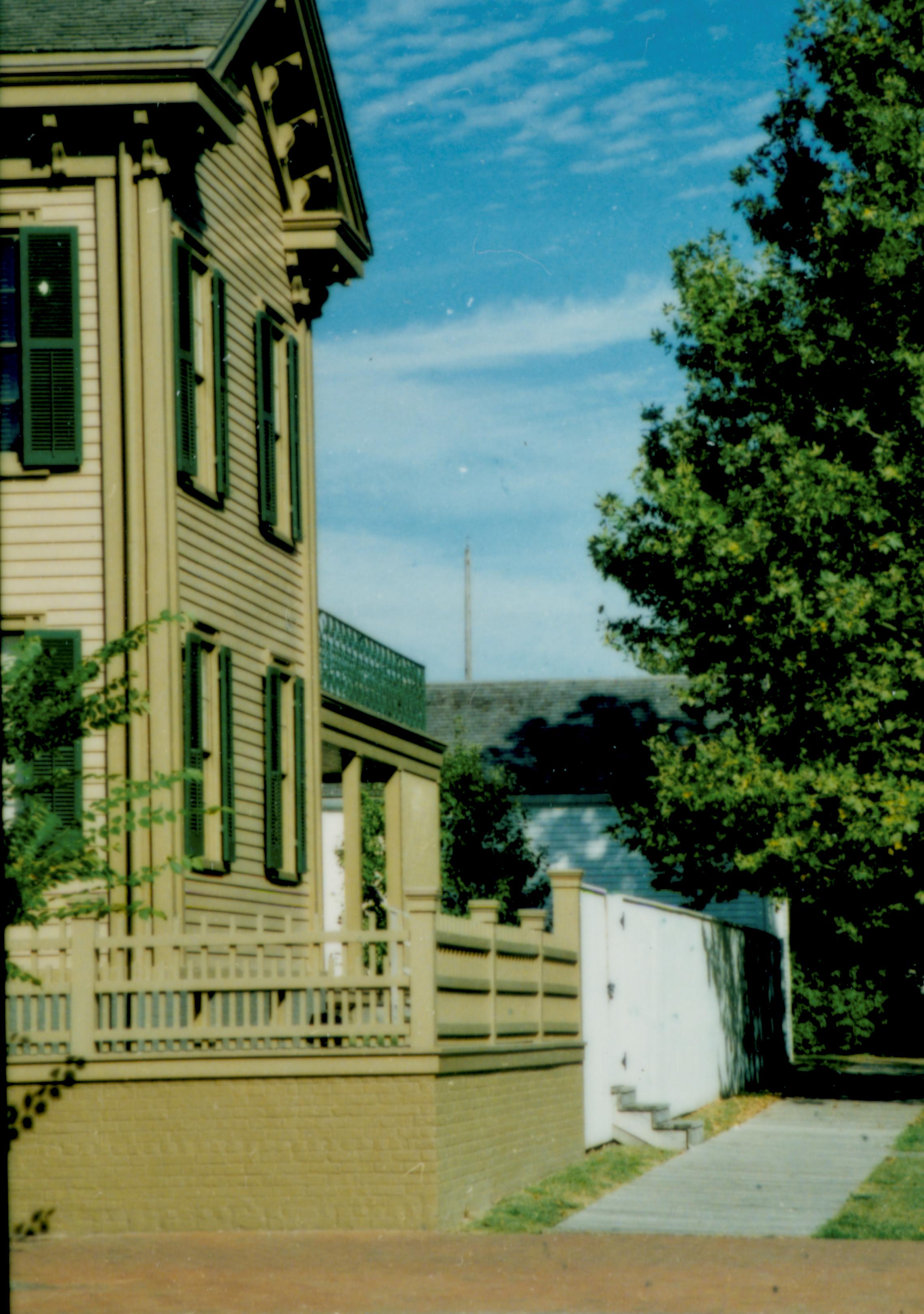 NA Lincoln, home, 