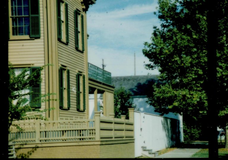 NA Lincoln, home, 
