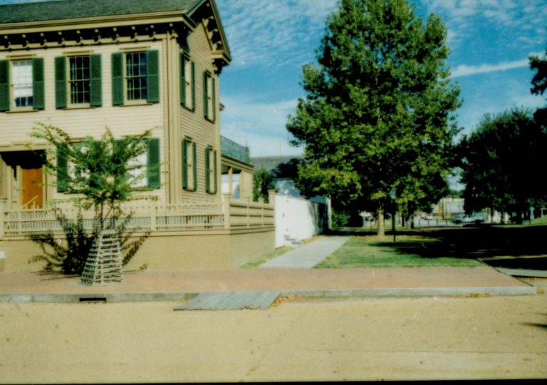 NA   Lincoln, home, 