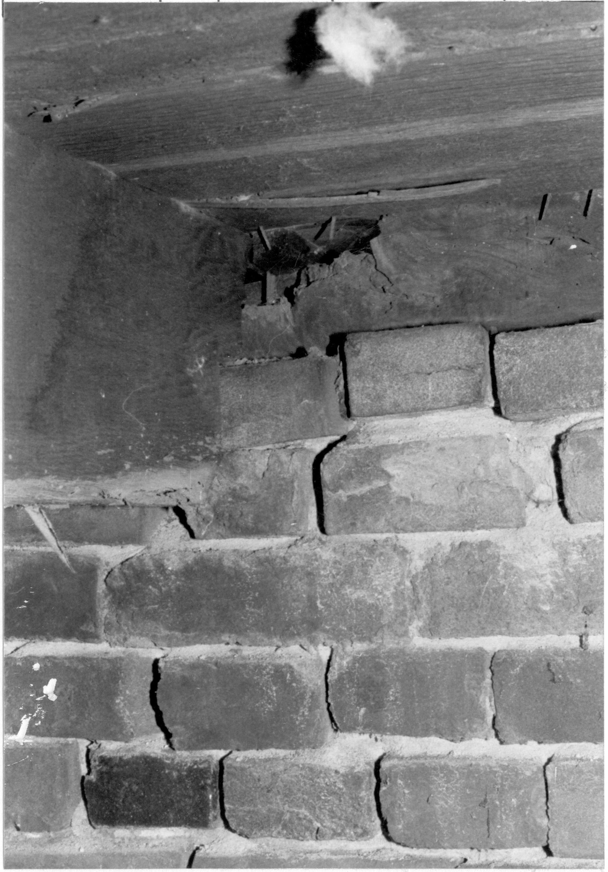 Morse House HS-9 16-0-0A; Room 002, South wall rotted joist end Morse House, Interior