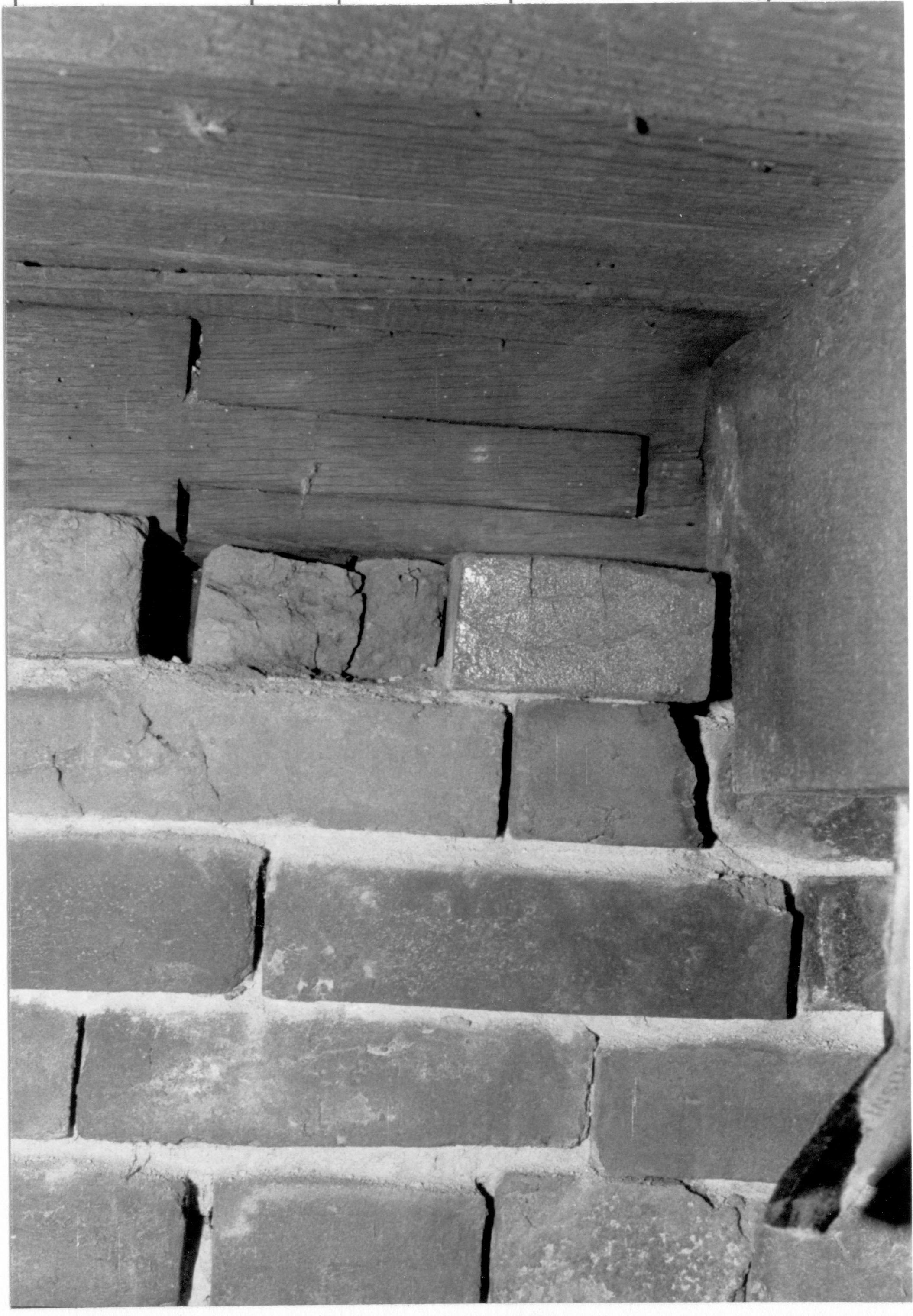 Morse House HS-9 16-5-5A; Room 002, South wall lap joint at sill Morse House, Interior